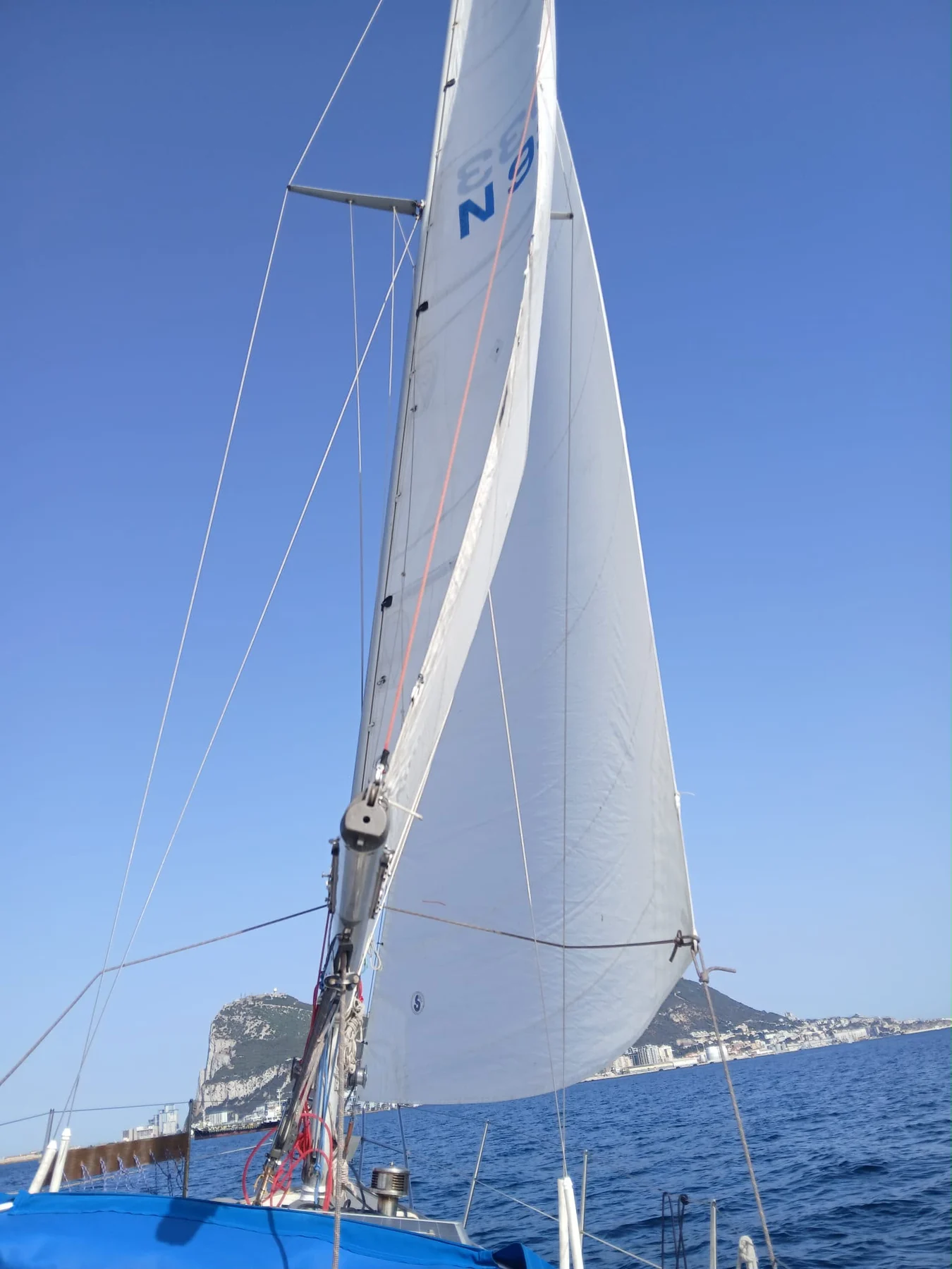 Sous voile au large de Gibraltar